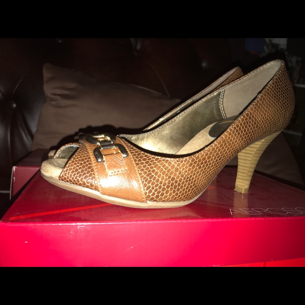 Aerosoles brown and snakeskin heels. EUC